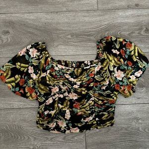 Jessica simpson floral crop top used In good condition